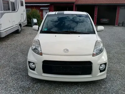 Gebraucht Daihatsu Sirion 105 PS (77 kW) 2010 Weiß Kleinwagen