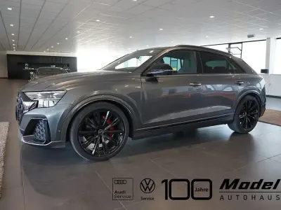 Gebraucht Audi Q8 Ambiente 286 PS (210 kW) 2025 Daytonagrau perleffekt SUV