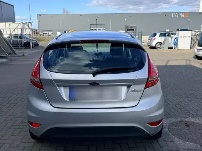 Gebraucht Ford Fiesta 83 PS (61 kW) 2009 Silber Kleinwagen