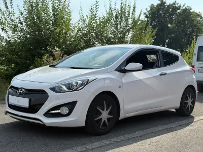 Gebraucht Hyundai i30 Edition 99 PS (72 kW) 2013 Weiß Coupé