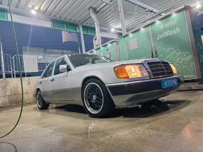 Gebraucht Mercedes 230 132 PS (97 kW) 1992 Silber Limousine