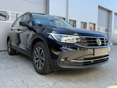 Gebraucht VW Tiguan Life 150 PS (110 kW) 2023 Schwarz SUV