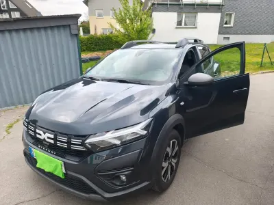 Używany Dacia Sandero Expression 101 KM (74 kW) 2023 Szary Sedan/Limuzyna