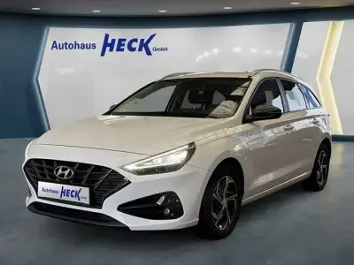 Gebraucht Hyundai i30 120 PS (88 kW) 2022 Weiß Limousine