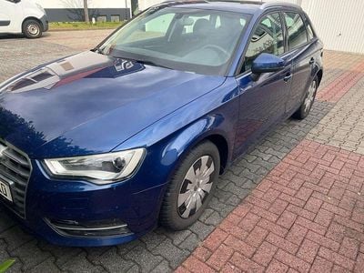 Gebraucht Audi A3 Attraction 125 PS (91 kW) 2014 Blau Limousine