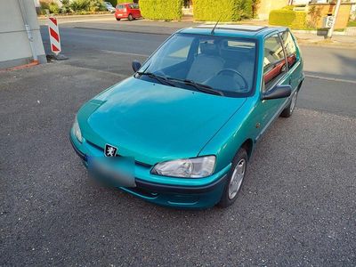 Grün Gebraucht 1998 Peugeot 106 Kleinwagen | 1.000 € (Teuer)