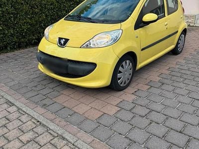 Usata Peugeot 107 67 CV (49 kW) 2006 Giallo Utilitaria