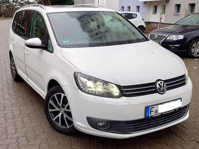 Weiß Gebraucht 2011 VW Touran Highline Van / Kleinbus | 6.100 € (Fairer Preis)