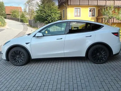 Begagnad Tesla Model Y RWD 219 kW (299 HK) 2023 Vit SUV