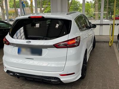 Gebraucht Ford S-MAX Titanium 179 PS (131 kW) 2016 Weiß Van / Kleinbus