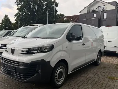 Gebraucht Peugeot Expert 144 PS (105 kW) 2025 Weiß Van