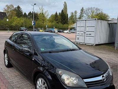 Usata Opel Astra GTC 90 CV (66 kW) 2006 Nero Utilitaria