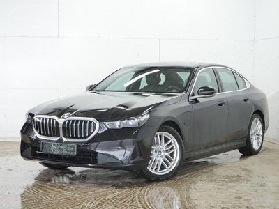 Gebraucht BMW 530e Comfort Edition 299 PS (219 kW) 2024 Saphirschwarz metallic Limousine