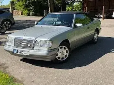 Gebraucht Mercedes E220 150 PS (110 kW) 1995 Silber Cabrio