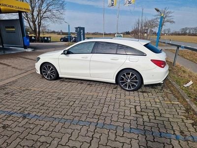 Gebraucht Mercedes CLA220 Shooting Brake Urban 177 PS (130 kW) 2015 Weiß Kombi
