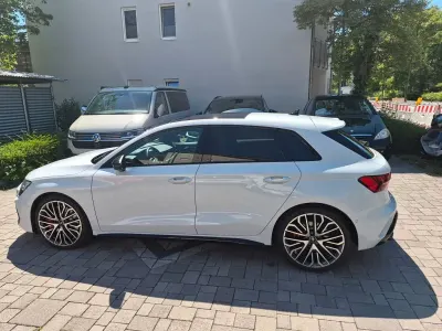 Gebraucht Audi S3 Sport 333 PS (244 kW) 2024 Weiß Limousine