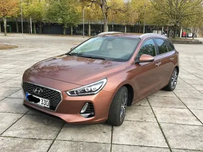 Gebraucht Hyundai i30 Select 120 PS (88 kW) 2018 Braun Limousine