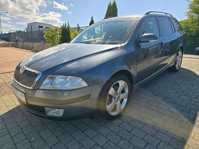 Grau Gebraucht 2005 Skoda Octavia Ambiente Kombi | 3.199 € (Teuer)