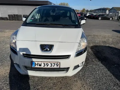 Gebraucht Peugeot 5008 Active 150 PS (110 kW) 2012 Weiß Van / Kleinbus
