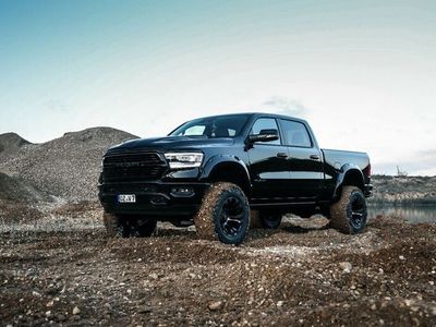 Gebraucht Dodge Ram 401 PS (294 kW) 2022 Schwarz metallic Abholung