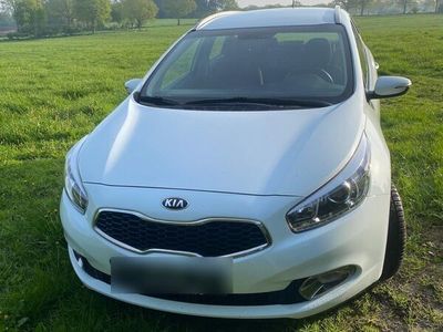 gebraucht Kia Ceed 1,6 CRDI Kombi, EZ. 11/2014, 212tKM, 2.Hd.