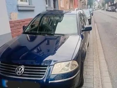 Gebraucht VW Passat 131 PS (96 kW) 2003 Blau Kombi