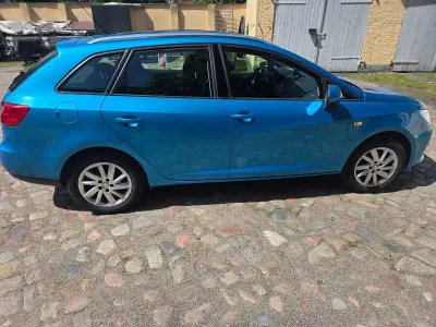 Używany Seat Ibiza ST Ecomotive 105 KM (77 kW) 2013 Niebieski Kombi