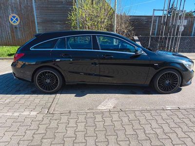 Gebraucht Mercedes CLA200 Shooting Brake 136 PS (100 kW) 2015 Schwarz Kombi