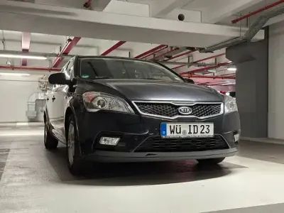 Gebraucht Kia Ceed 90 PS (66 kW) 2012 Schwarz Kleinwagen