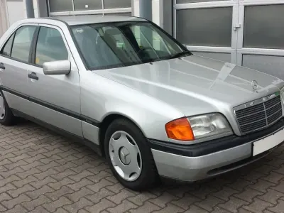 Gebraucht Mercedes C180 122 PS (89 kW) 1994 Silber Limousine