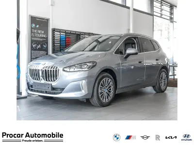Neu BMW 220 Active Tourer Luxury Line 156 PS (114 kW) 2026 Skyscraper grau Van / Kleinbus