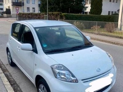 Weiß Gebraucht 2011 Daihatsu Sirion Kleinwagen | 1.800 € (Guter Preis)