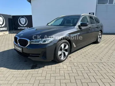 Gebraucht BMW 520 Sport Line 190 PS (139 kW) 2023 Grau Limousine