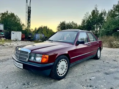 Gebraucht Mercedes 190 122 PS (89 kW) 1984 Rot Limousine
