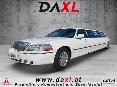 Weiß Gebraucht 2002 Lincoln Town Car Limousine | 7.000 €