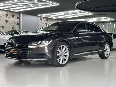 Usata VW Arteon Elegance 190 CV (139 kW) 2018 Grigio Utilitaria