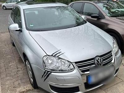 Silber Gebraucht 2005 VW Jetta Limousine | 3.499 €