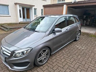 Gebraucht Mercedes B180 AMG 122 PS (89 kW) 2018 Grau Van / Kleinbus