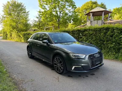 Gebraucht Audi e-tron Sport 204 PS (150 kW) 2020 Grau SUV