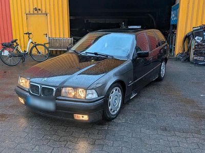 Gebraucht BMW 316 102 PS (75 kW) 1997 Schwarz Kombi
