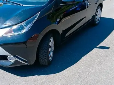 Gebraucht Toyota Aygo X-play 69 PS (50 kW) 2017 Schwarz Kleinwagen