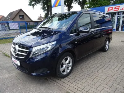 Gebraucht Mercedes V250 Avantgarde Edition 190 PS (139 kW) 2015 Blau Van / Kleinbus