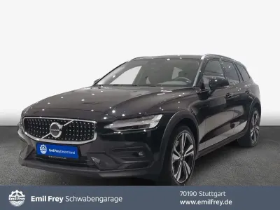 Używany Volvo V60 CC Plus 250 KM (183 kW) 2024 Czarny Kombi