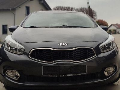 Gebraucht Kia Ceed FIFA World Cup Edition 99 PS (72 kW) 2013 Grau Kleinwagen