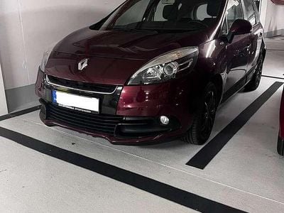 Rot Gebraucht 2012 Renault Scénic III Van / Kleinbus | 6.499 € (Fairer Preis)
