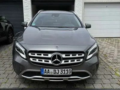 Gebraucht Mercedes GLA200 156 PS (114 kW) 2019 Grau SUV