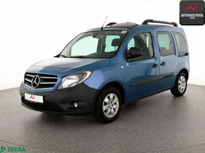 Gebraucht Mercedes Citan 111 110 PS (80 kW) 2018 Kornelitblau Kombi