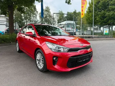 Gebraucht Kia Rio DREAM-TEAM Edition 84 PS (61 kW) 2017 Rot Limousine