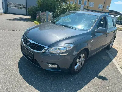 Gebraucht Kia Ceed Vision 125 PS (91 kW) 2011 Grau Kleinwagen
