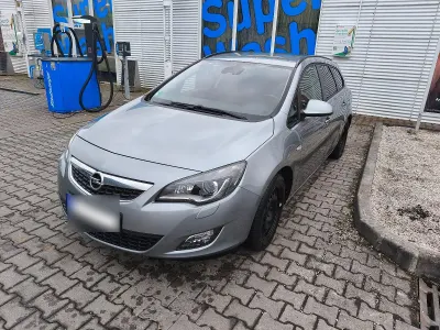 Second-hand Opel Astra Design Edition 95 CP (69 kW) 2012 Argintiu Break